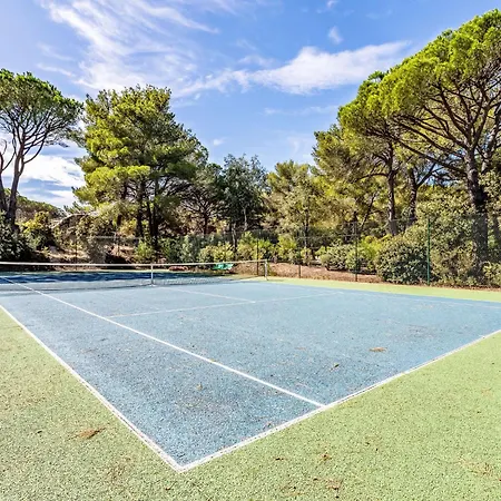 Font Mourier-2 By Interhome Gassin