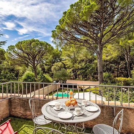 Font Mourier-2 By Interhome *