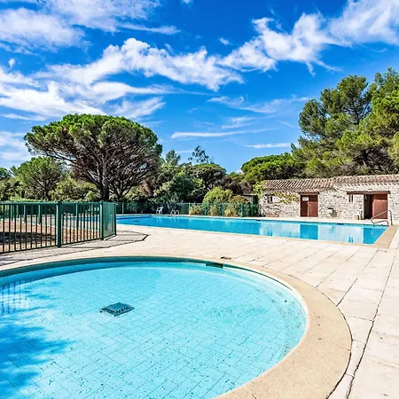 Font Mourier-2 By Interhome * Gassin