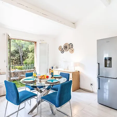 Font Mourier-2 By Interhome